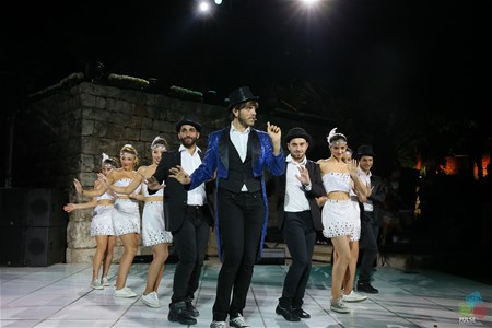 Entrance With Roy & His Broadway Troupe